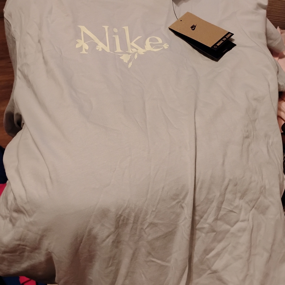 Nike White Short Sleeve Tee